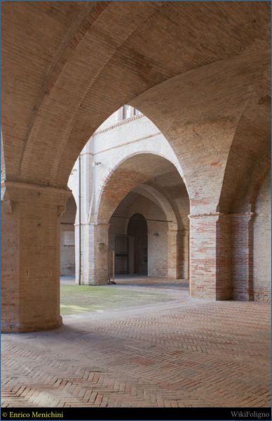 File:PalazzoTrinci-002.jpg