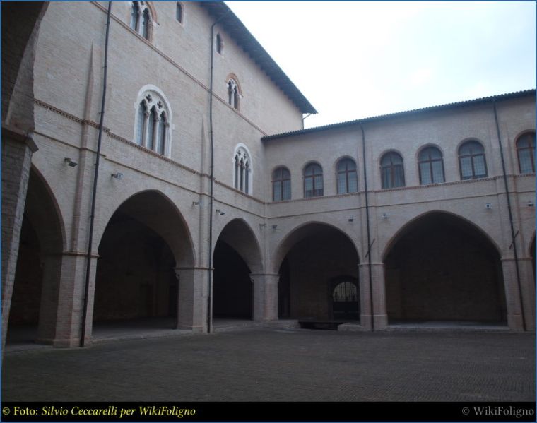 File:PalazzoTrinci03.jpg