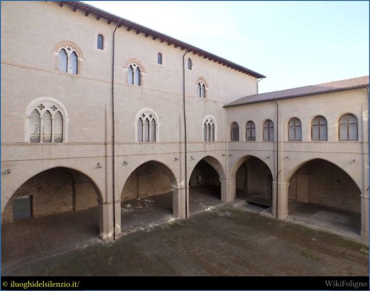 File:PalazzoTrinci-007.jpg