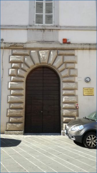 File:BibliotecaJacobilli.jpg