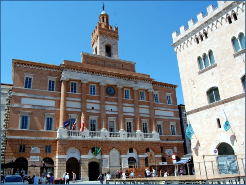 File:L01-PalazzoComunale.jpg